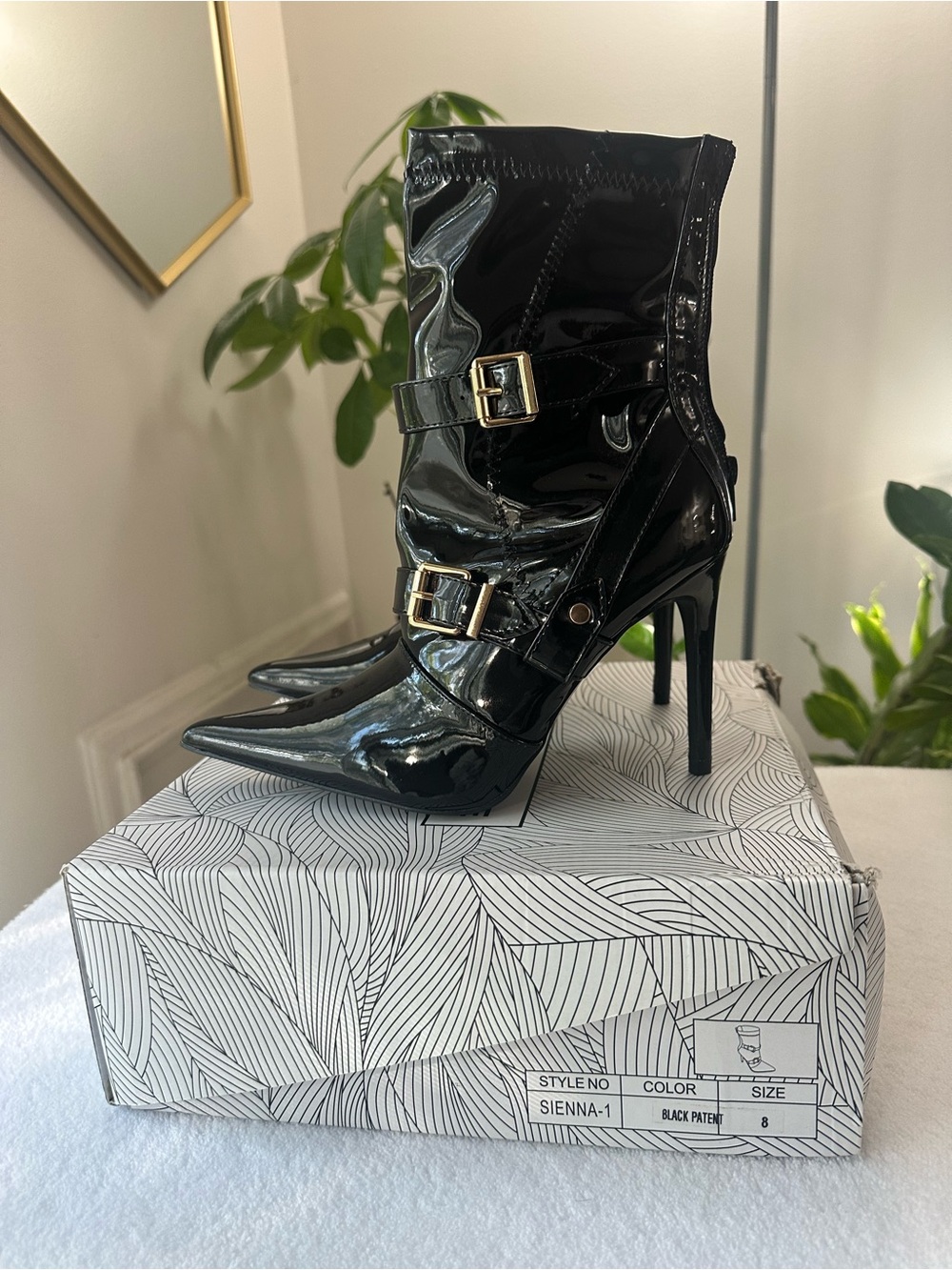 CHASE AND CHLOE Black Patent Pointed-Toe Stiletto Boots – Size 8 – NIB